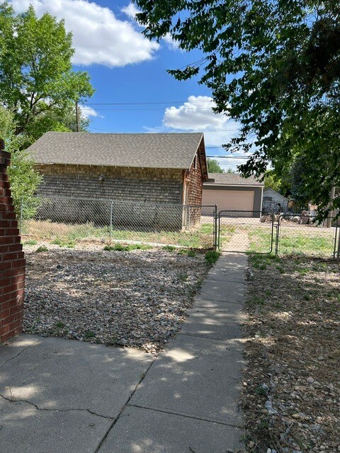 Building Photo - 221 Walnut St