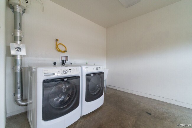 Building Photo - 4 Bed 2.5 Bath in Hoonani