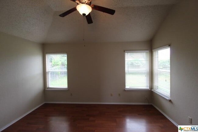 Building Photo - 2305 Woodlands Dr