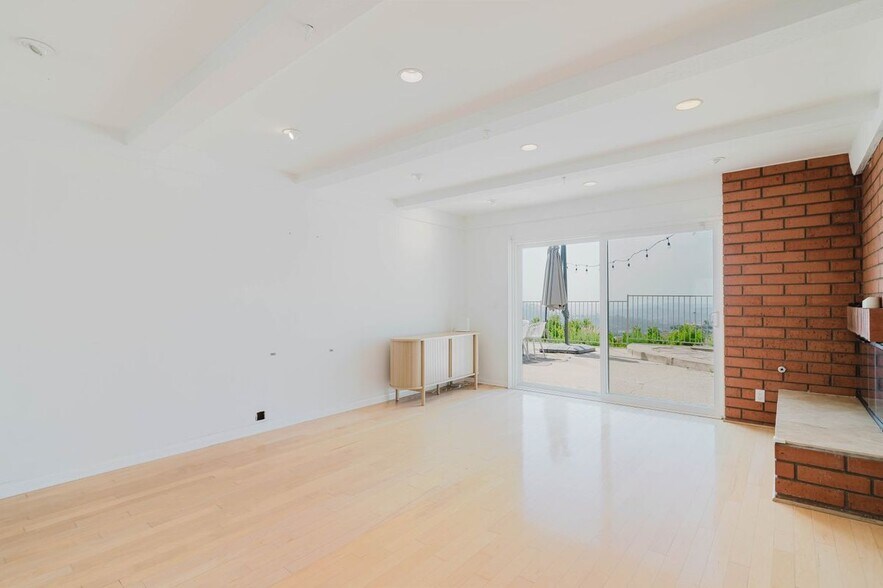 Building Photo - 906 Whitehaven Terrace