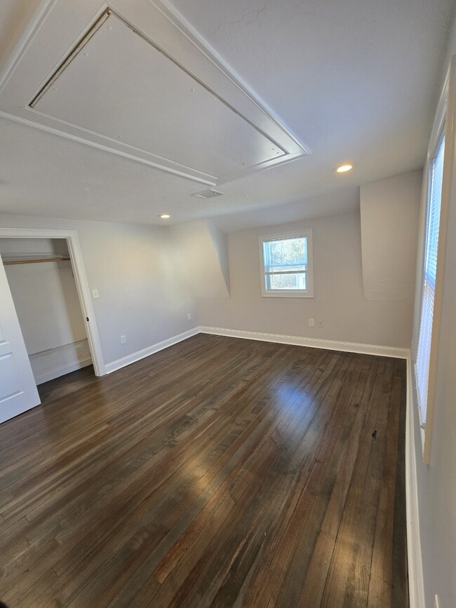 Building Photo - 35 Phillips Ave