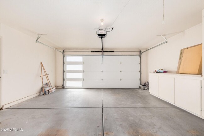 Building Photo - 4950 W Grovers Ave