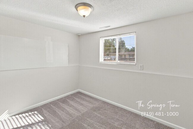 Building Photo - 1495 Prado Dr