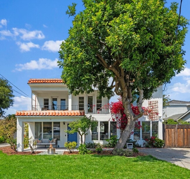 Primary Photo - 71 Nueva Ave