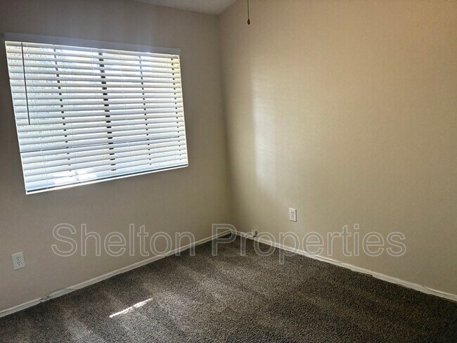 Building Photo - 170 E Guadalupe Rd