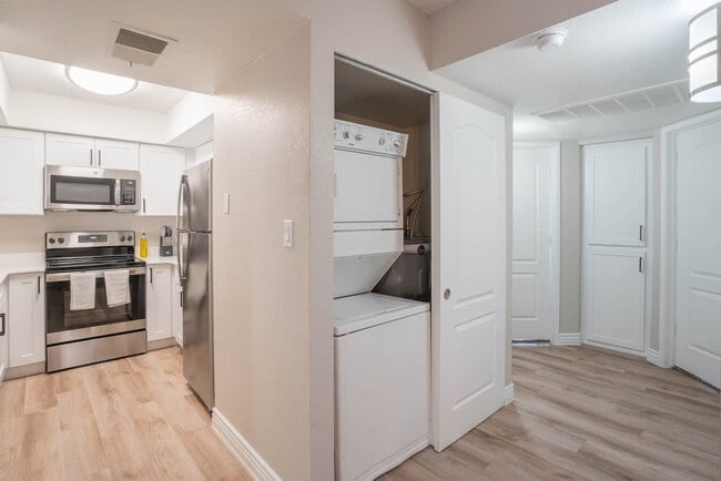 Building Photo - 8570 E McDowell Rd