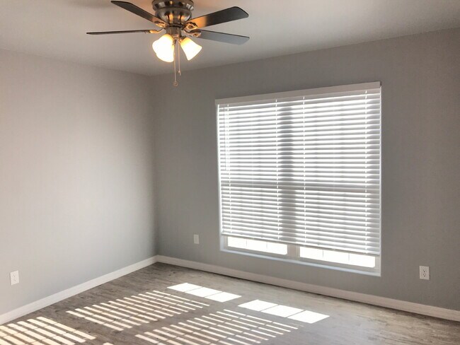 Building Photo - 3/2 In Willow Bend!