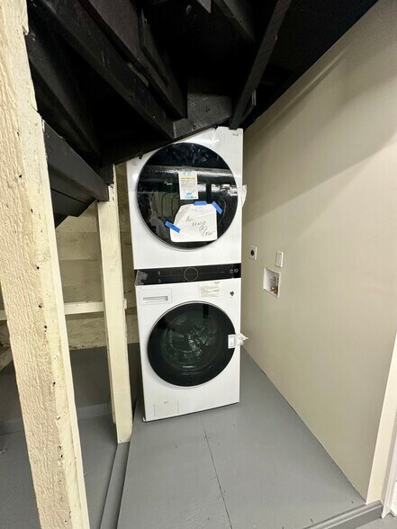 Building Photo - 18 Sawyer Ter