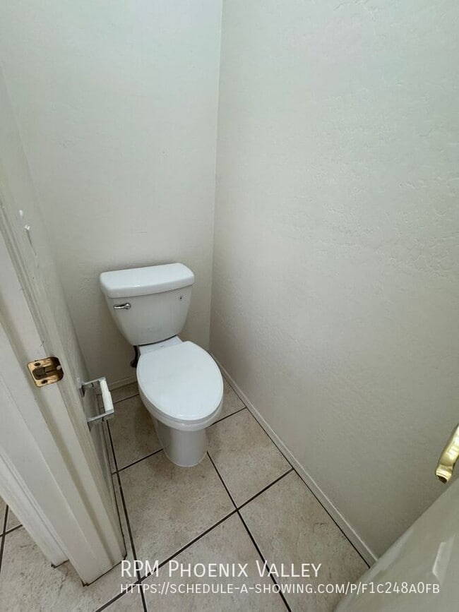 Building Photo - 2305 W Carter Rd