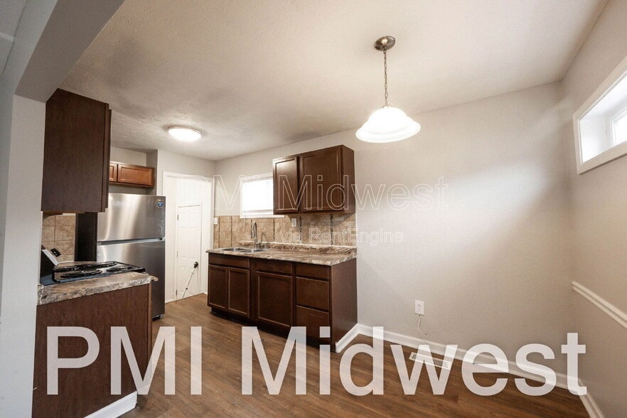 Building Photo - 3101 N Temple Ave