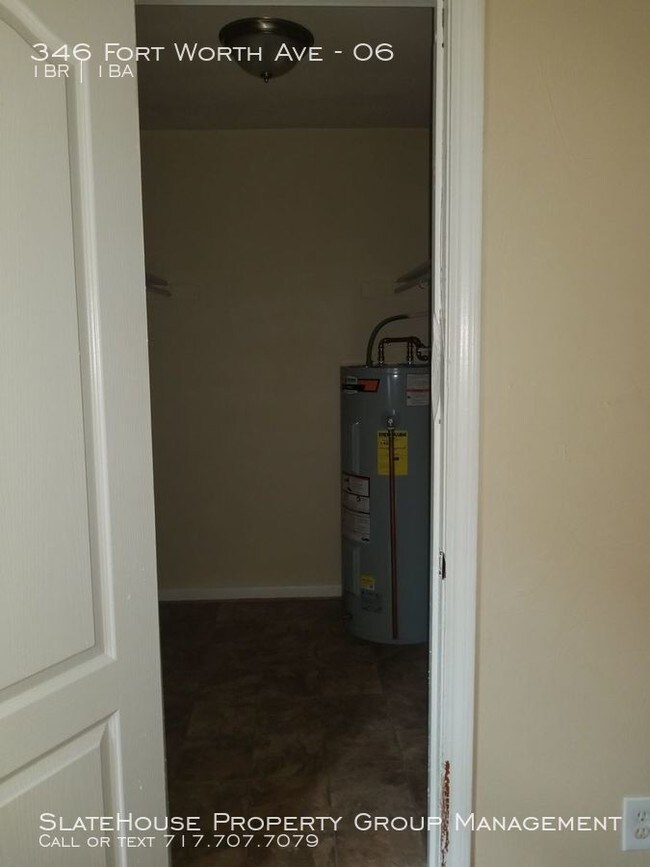 Building Photo - One Bedroom One Bath Apartment For Lease!