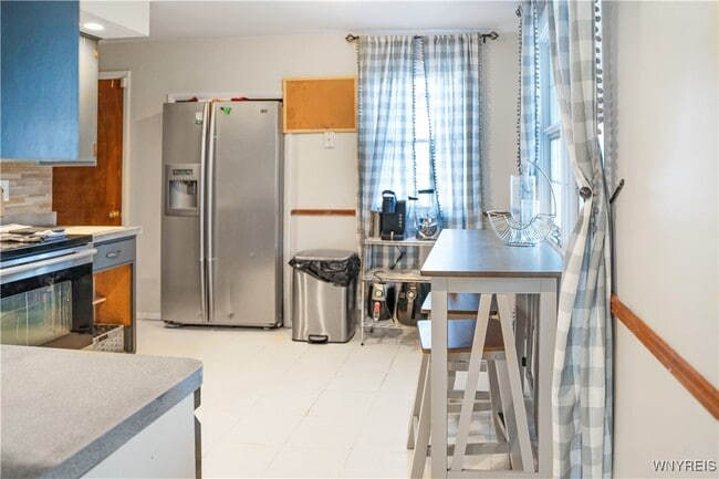 Building Photo - 193 Thistle Lea