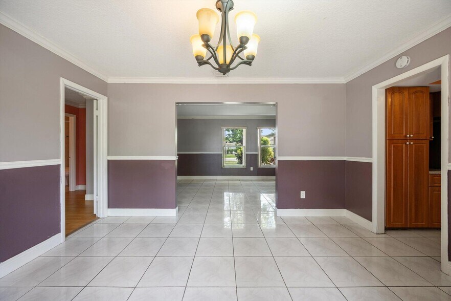 Building Photo - 4928 Marbella Rd N