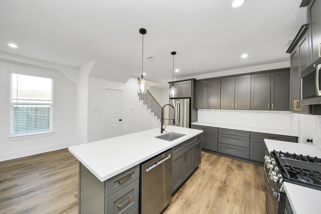 Building Photo - 5531 Nielan St