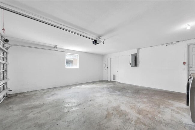 Building Photo - 1040 Britton St