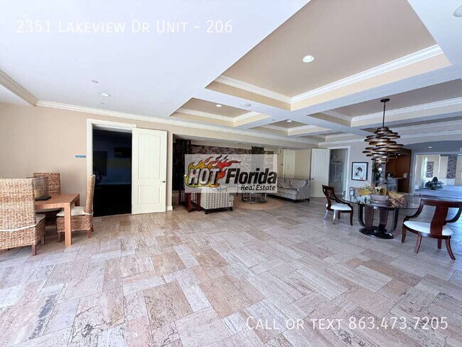 Building Photo - 2351 Lakeview Dr
