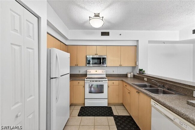Building Photo - 1200 Reserve Way