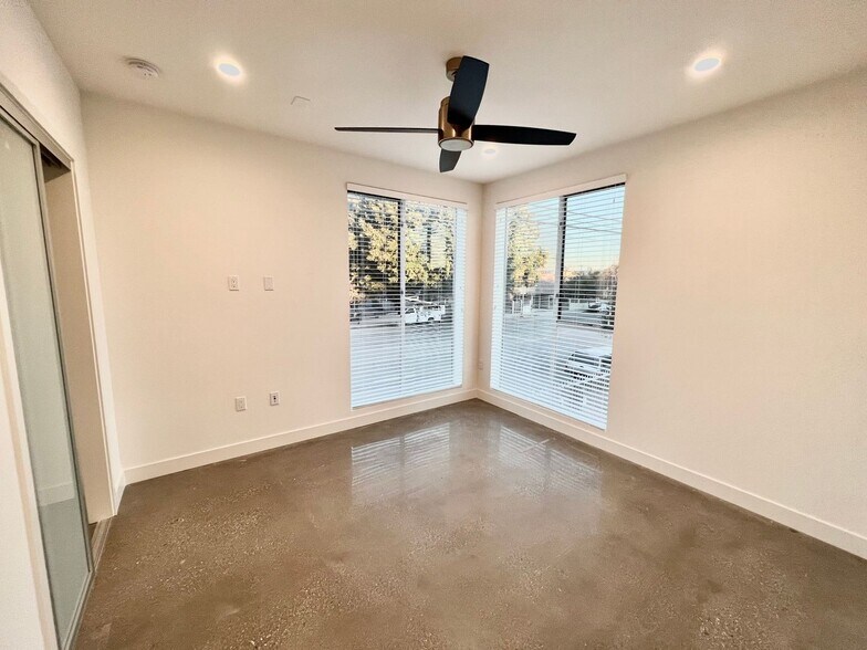 Building Photo - 3355 Overland Ave