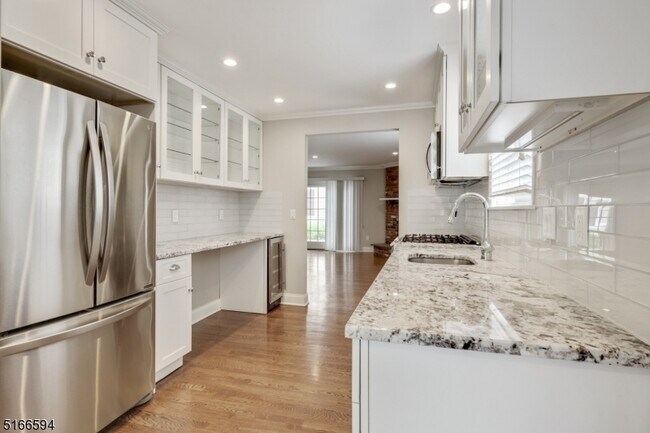 Building Photo - 23 Ruthven Pl