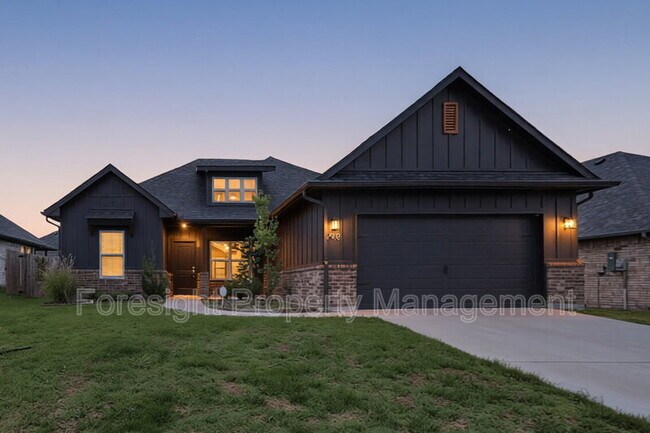 Building Photo - 2902 Orchid Dr
