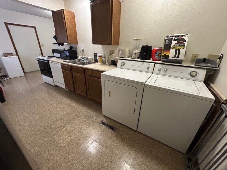 Building Photo - 2218 Merner Ave