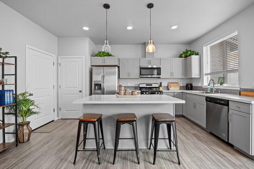 Building Photo - 5324 Remington Dr