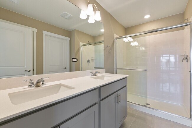 Building Photo - 1939 Knobby Pine Dr