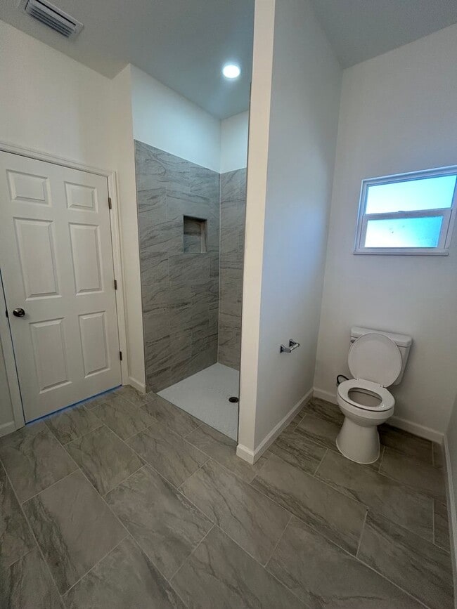 Building Photo - BRAND NEW Modern 4BR/2BA Home with Garage – Peaceful Lake Placid Retreat