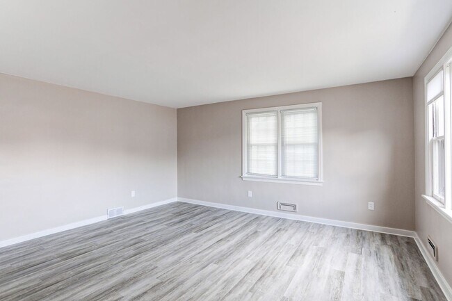 Building Photo - 336 Snyder Ave