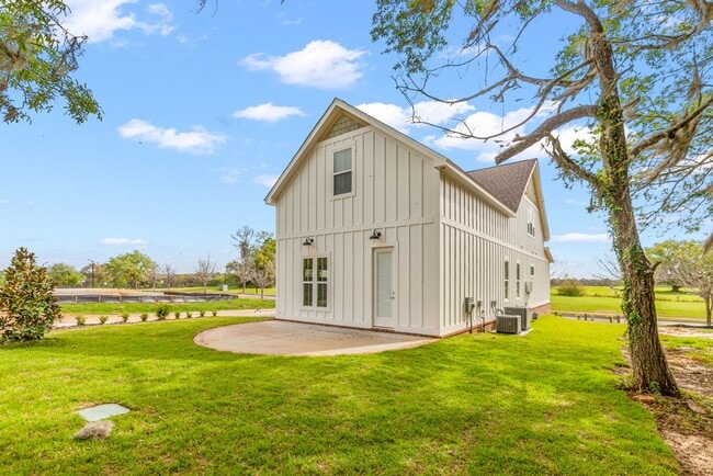 Building Photo - Great Southwood Home