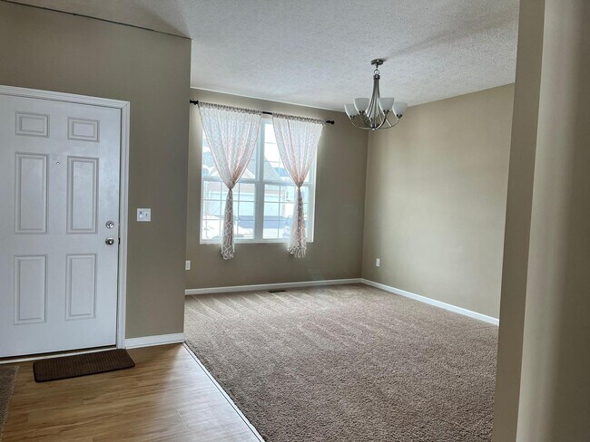 Building Photo - 165 Saddlebred Cir