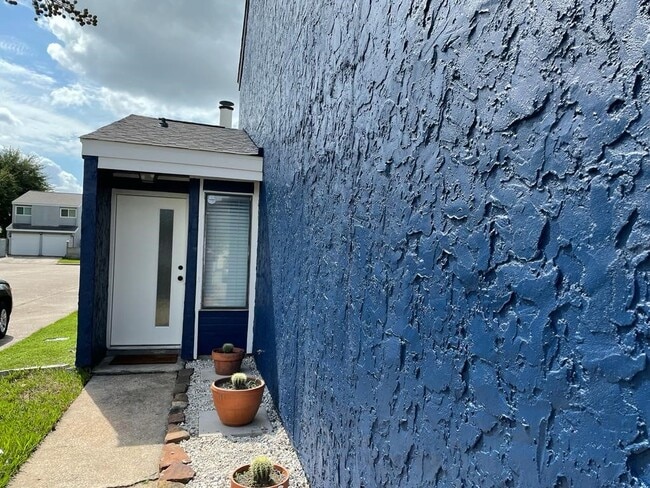 Building Photo - 10315 Sommerville Ave