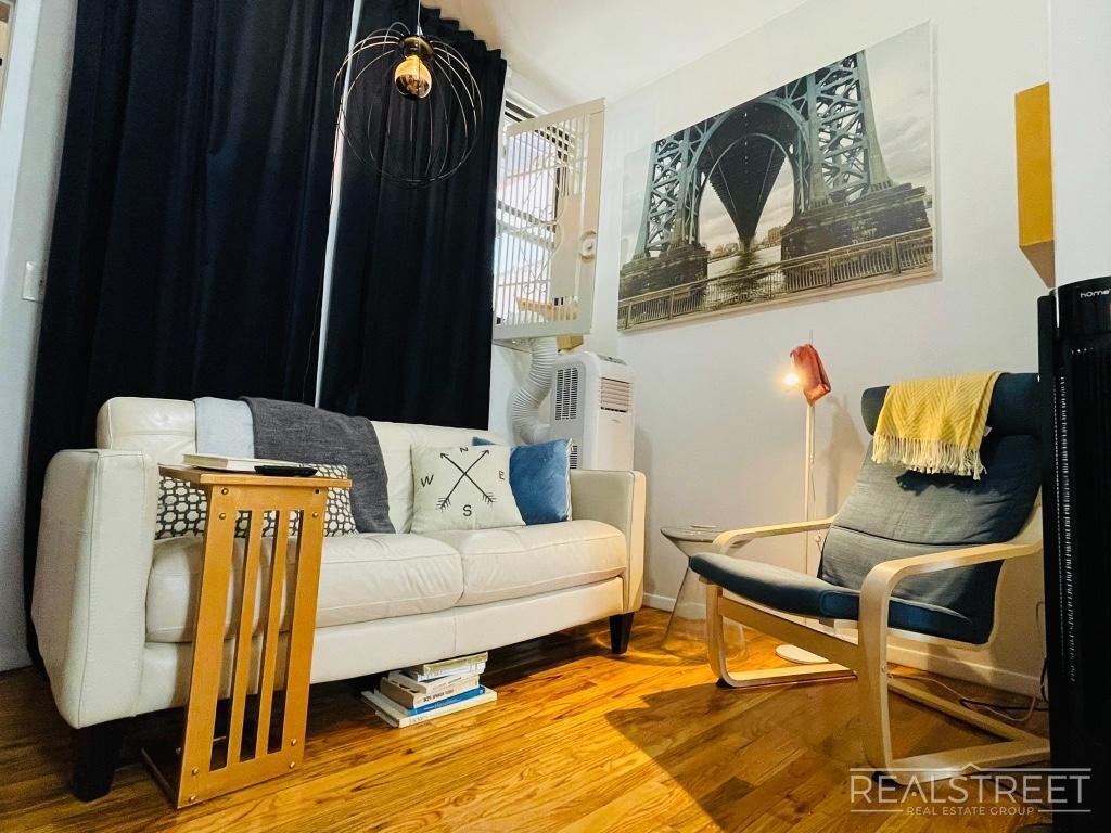 Building Photo - Newly Renovated Spacious 2BR in Heart of Park Slope