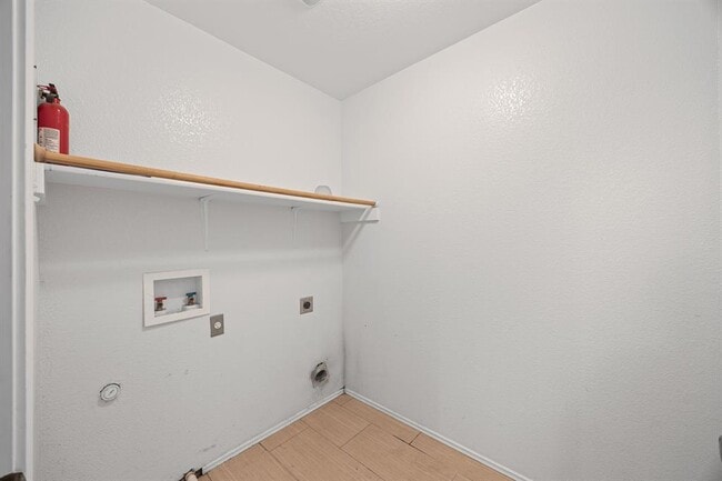 Building Photo - 2112 Perkins Pl