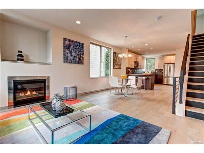 Building Photo - 3Bd/2.5Ba Seattle Townhome