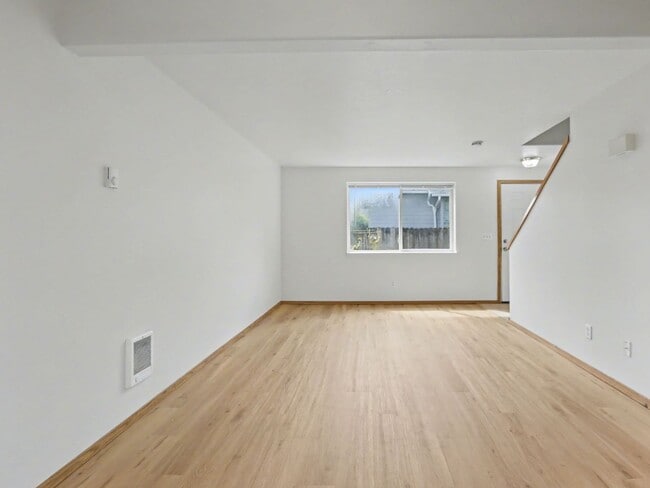 Building Photo - NAVAB02