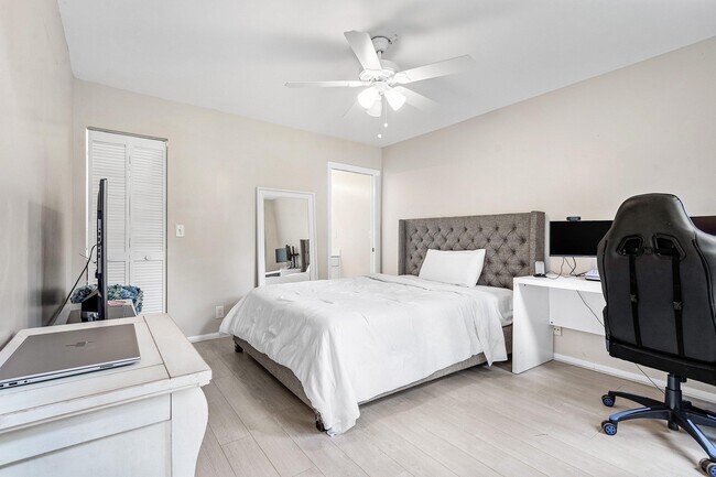 Building Photo - 790 Clearbrook Park Cir