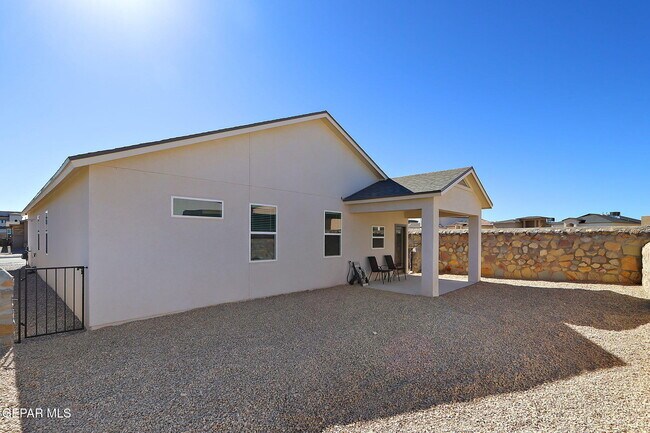 Building Photo - 143 Sarah Trl