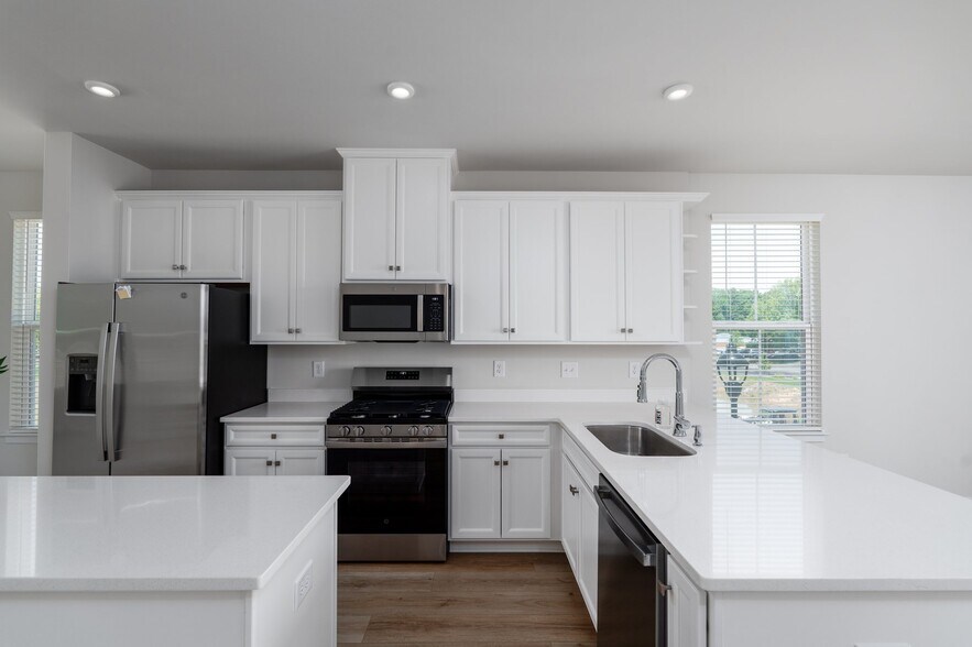 Building Photo - 12833 Red Clover Wy