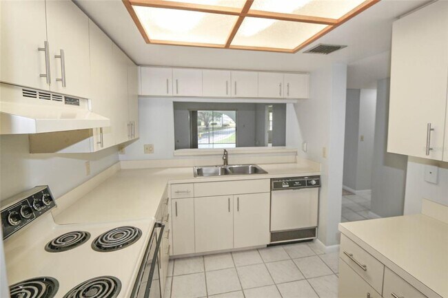 Building Photo - 3203 Landmark Dr