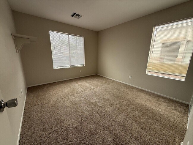 Building Photo - 4892 Perrone Ave