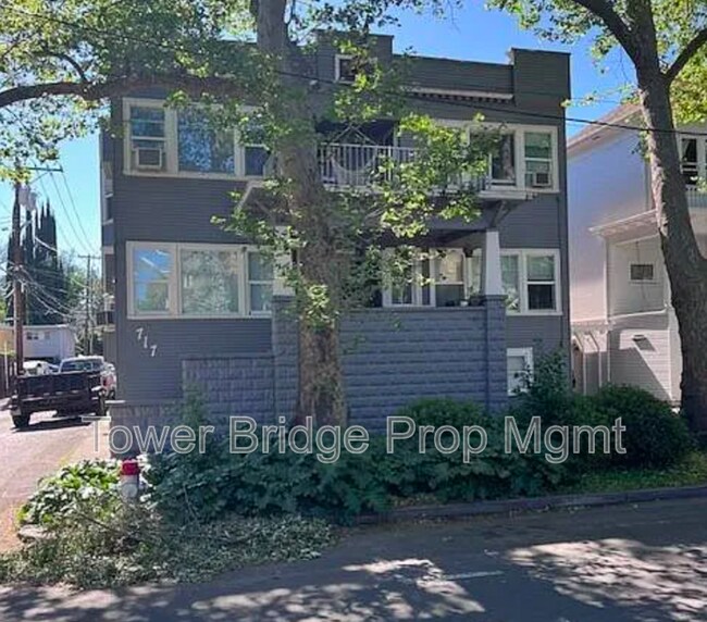 Primary Photo - 717 17th St