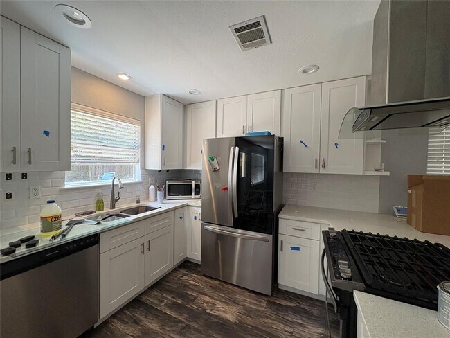 Building Photo - 1710 Palmetto Dr