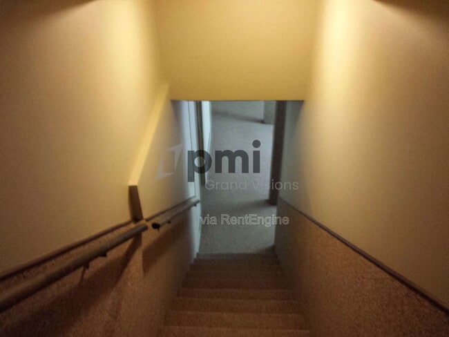 Building Photo - 536 W Ash Ave