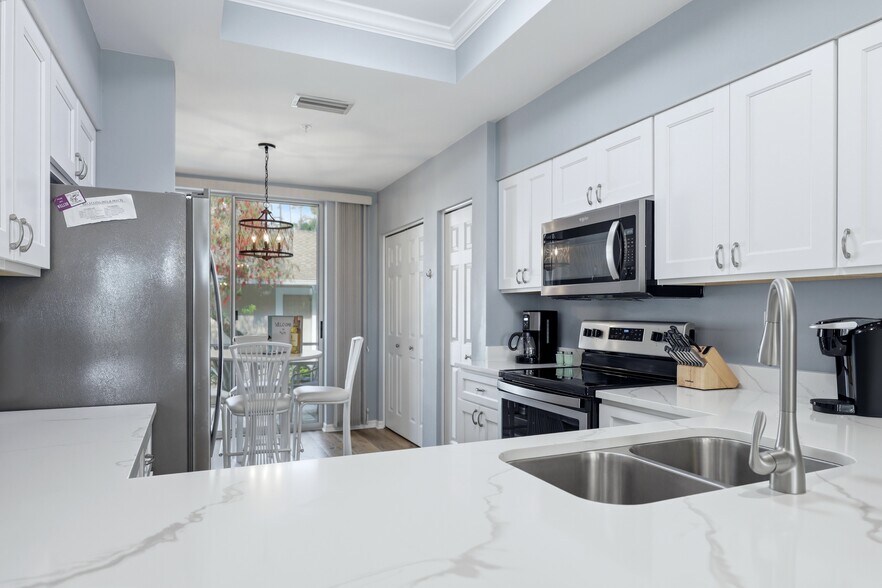 Building Photo - 8951 Veranda Way