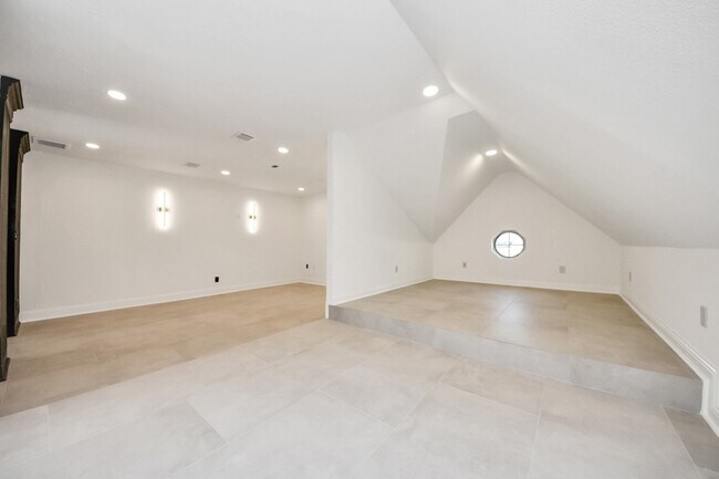 Building Photo - 23514 Bellina Dr