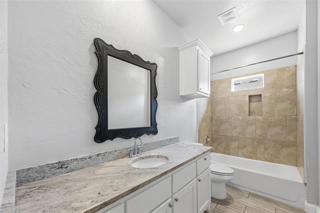 Building Photo - 2207 Henry St