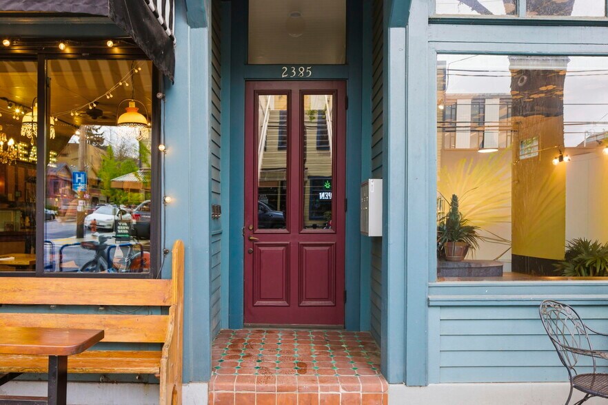 Building Photo - 2387 NW Thurman St