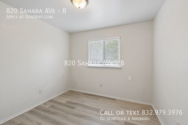 Building Photo - 820 Sahara Ave