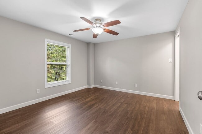 Building Photo - Beautiful 3-Bed, 3-Bath Home in Excellent ...